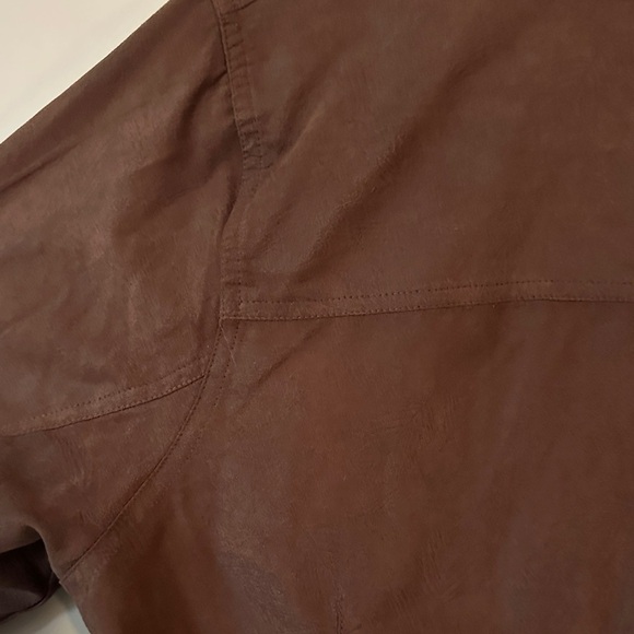 NOTHERN REFLECTIONS | Vintage Brown Button-Up Shirt with Engraved Leave Detail - Picture 10 of 15